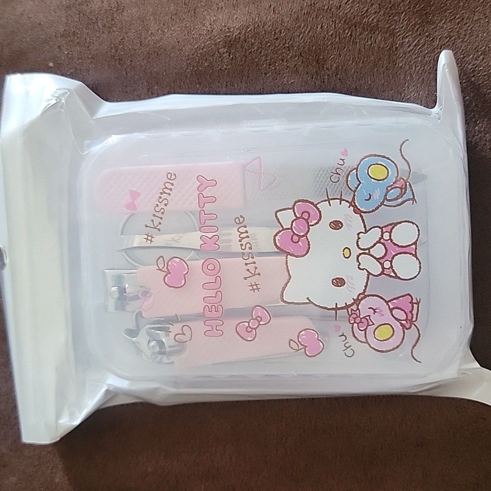 🐮Hello kitty nail kit 6 piece NEW in package🐄